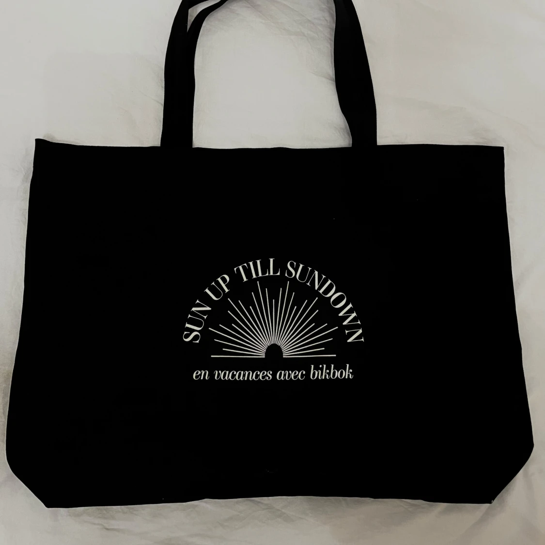 Svart shoppingväska från BikBok