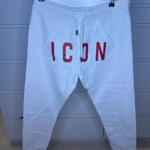 Dsquared2 Icon mjukisbyxor Vita - Size M, passar S Cond 8/10