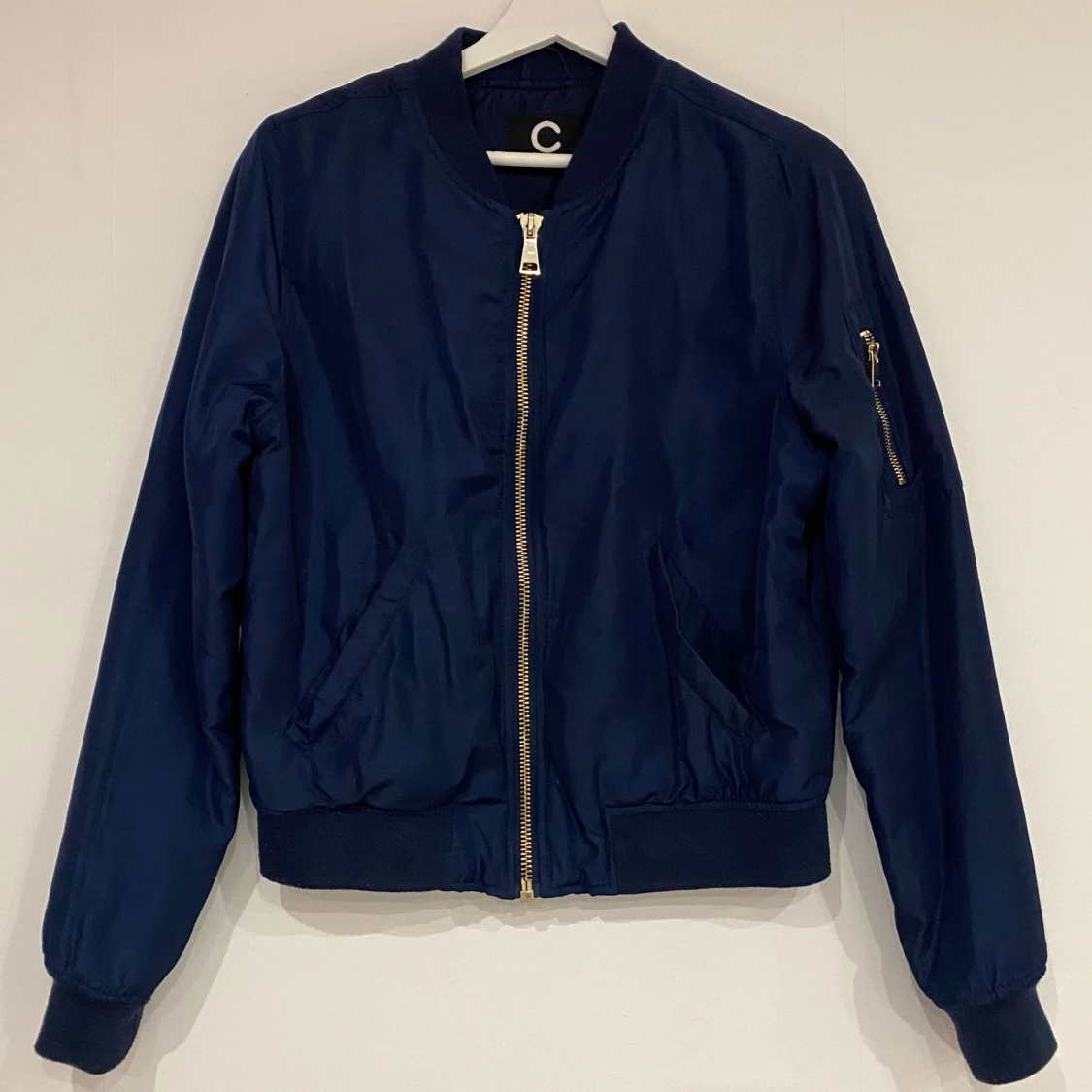 Mörkblå bomberjacka