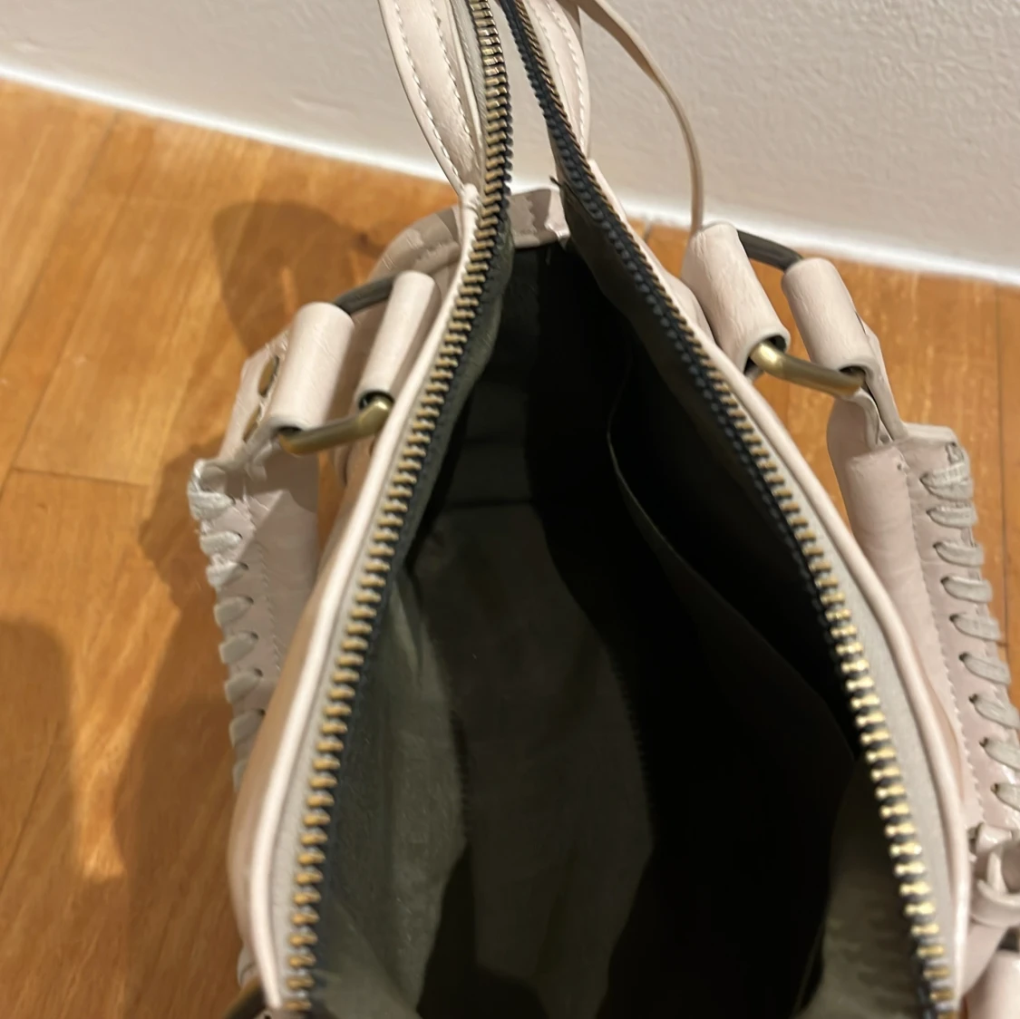 Beige handväska med spegel - 92