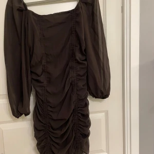 Klänning - Klänning från Nelly. Använd 1 gång. Storlek 38