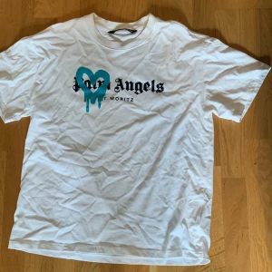 Palm angels t-shirt - Skön t-shirt lite skrynklig men ska inte va några problem arnars 