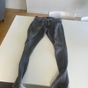 Replay annars jeans - Bra skick använd fåtal gånger pga storlek. Inget fel alls på varan. 