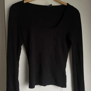 Gina topp 💕 - Populär Gina topp med slita i armen 💕