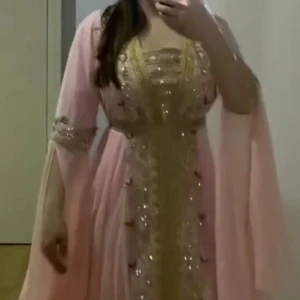 Arabisk klänning (kofftan)  - En jätte fin arabisk klänning (kofftan). 