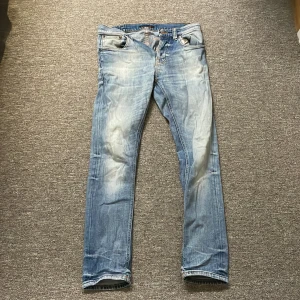 Nudie jeans grim tim  - Tja, säljer nu mina nudie jeans då dom är för små. Modellen är Grim Tim och dom är i storlek 30/30. Nypris 1599, mitt pris 329. Bara att fråga vid funderingar!