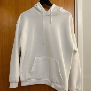 Hoodies - Super mjuka knappt använda hoodies som inte kommer till användning 40kr st eller pris paket 150kr Pris kan diskuteras 