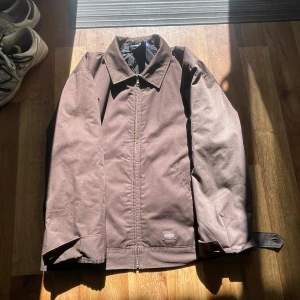 Dickies Jacka  - Dickies jacka stl XL mer som L. Ingen OG