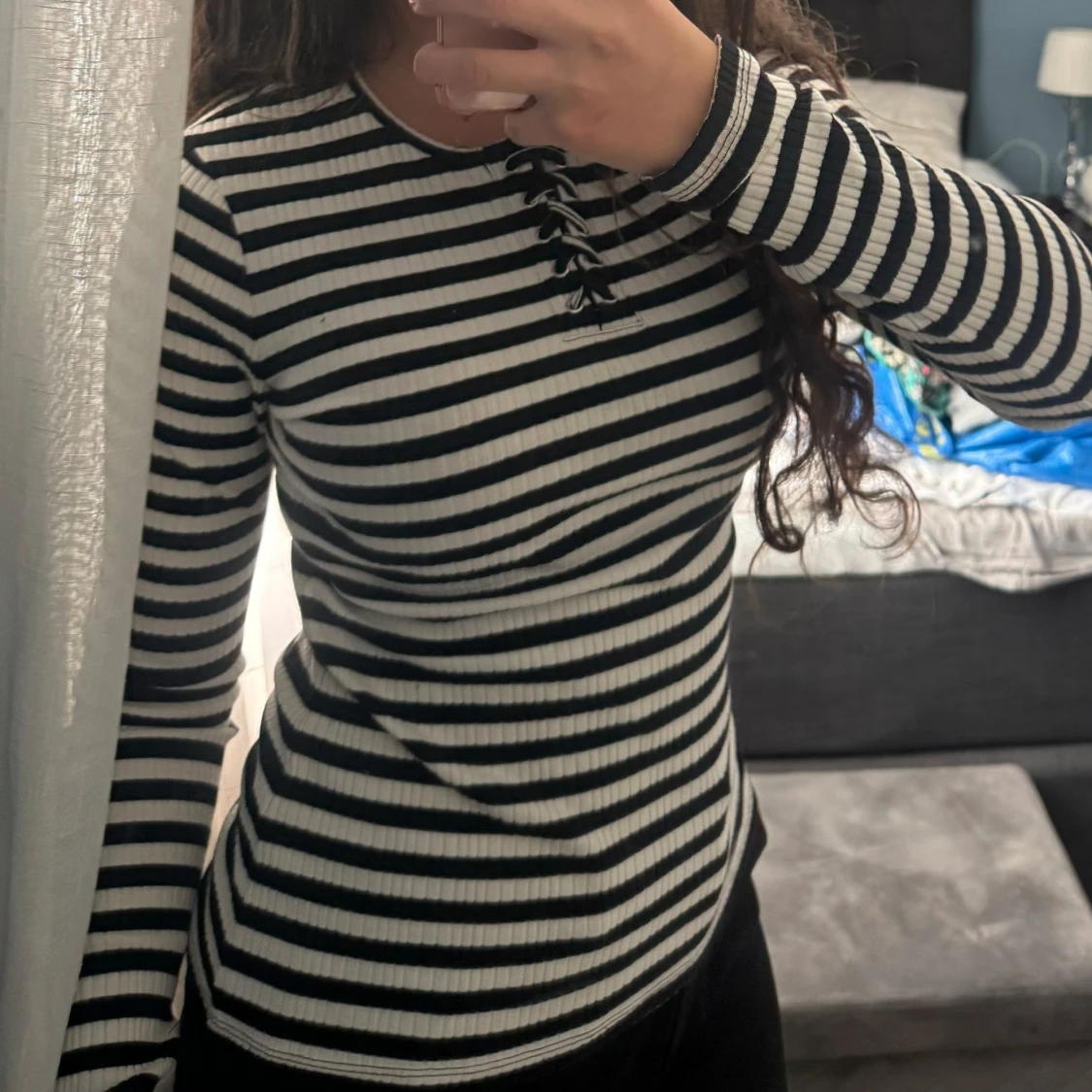 Randig långärmad tröja med snörning