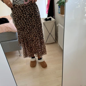 leopard kjol  - mycket bra skick! 