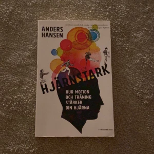 Hjärnstark - bok💗📚 - En mycket lärorik bok om psyket, rekommenderar denna stark till alla som gillar att läsa eller lära känna sig själva mer psykiskt. Bok från Anders Hansen💗💗