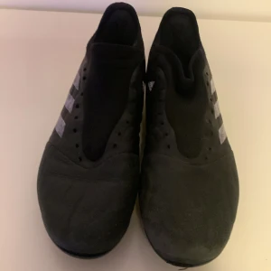 Adidas copa fotbollsskor - Adidas Copa fotbollsskor. Nypris 1150 Säljs för 359kr (går att diskuteras) Bara fotbollsskorna ingår.