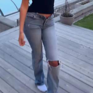 Jätte snygga lågmidjade jeans från Gina som tyvärr är lite för små för mig💕(inte mina bilder)