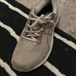 Träningsskor  - Bra träningsskor som är bra för fötterna!