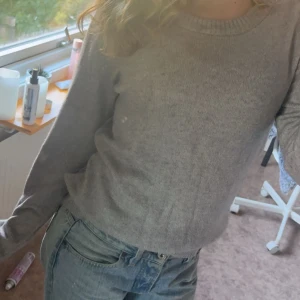 Söt grå tjocktröja❤️ - Fin tröja❣️ men passar inte mig så bra🥹❤️