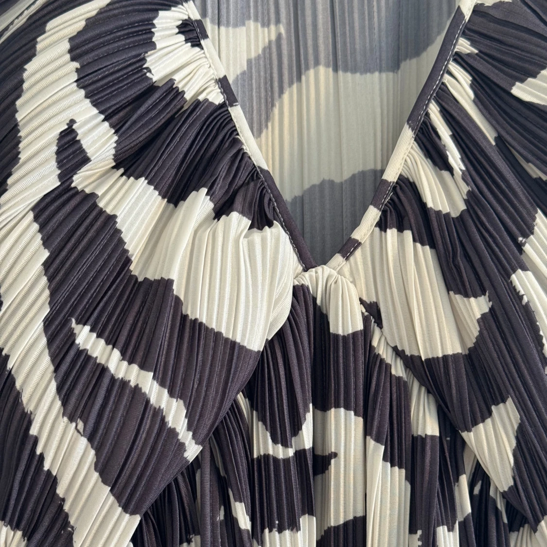 Plisserad klänning från HM - 92