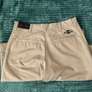 Independent truck co chinos/”dickies” - Mkt rare och ett par år på nacken men i princip nyskick. Sitter som straight leg dickies Skitnice kvalitet