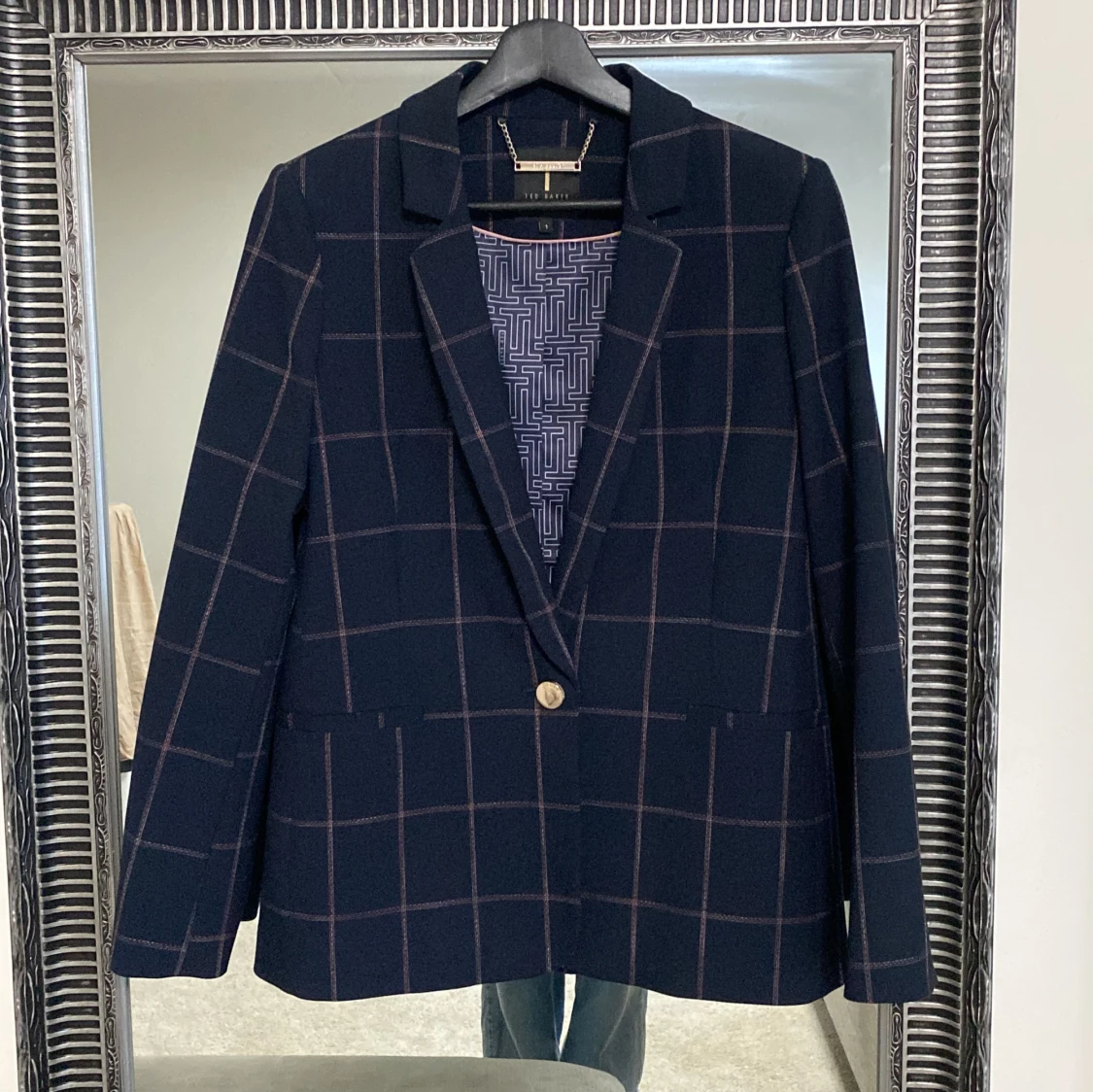 Rutig kostym Ted Baker, storlek 1/s