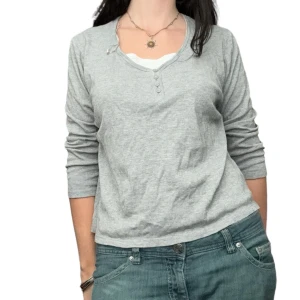 Cool trekvartsärm tröja - Cool tröja. Skriv gärna om ni har frågor🤍