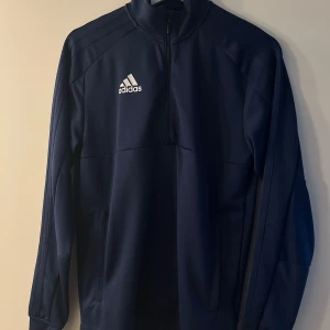 Adidas kofta - Jättebra skick 