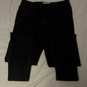 Svarta skinny jeans  - Fina jeans som aldrig använts 