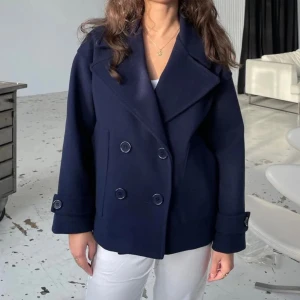 Kort kappa - Säljer denna så snygga och populära kappan då den inte kommer till användning längre 💙