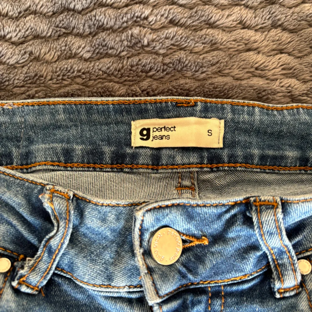 Utsvängda mid waist jeans😊. Jeans & Byxor.