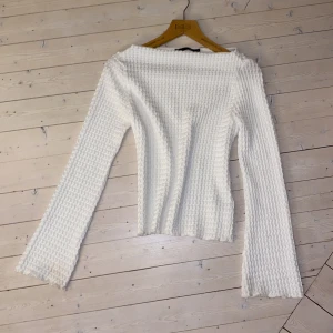 Vit tröja med detaljerat mönster - I bra skick, skriv privat vid funderingar❤️