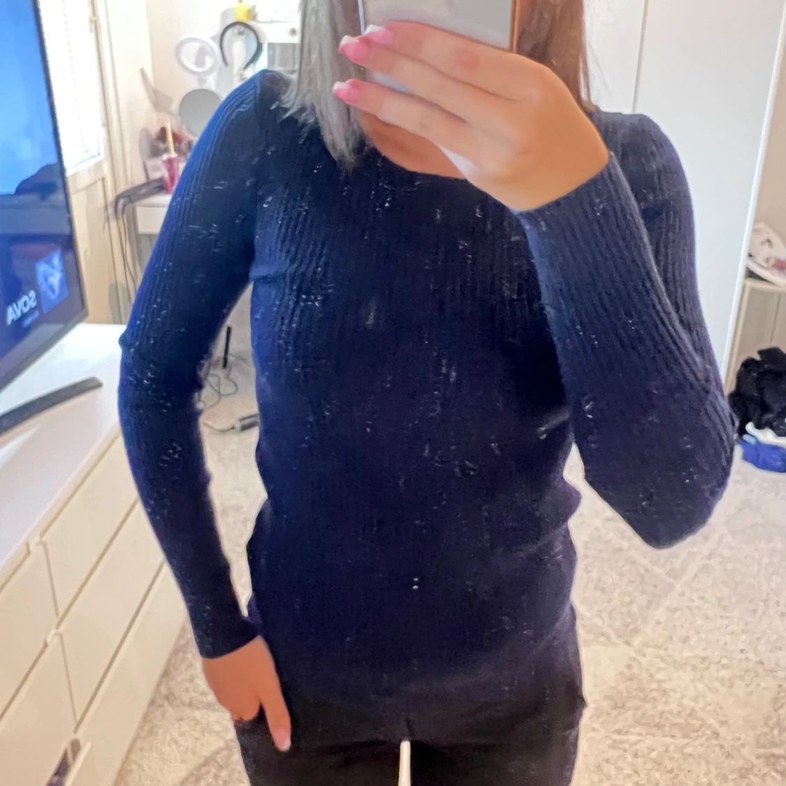 Ribbad mörkblå tröja 