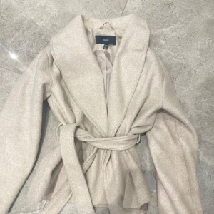 Kappa  - Jag säljer denna kappa eftersom den har blivit liten på mig. Väldigt fin och rekommenderar denna kappa stort. 💞