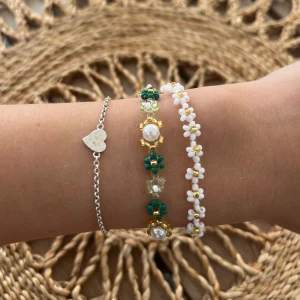 Armband med spännen  - Handgjorda armband 1 för 59 kr 2 för 99