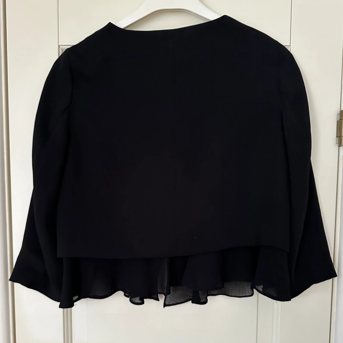 Kort blazer med detaljer - 91