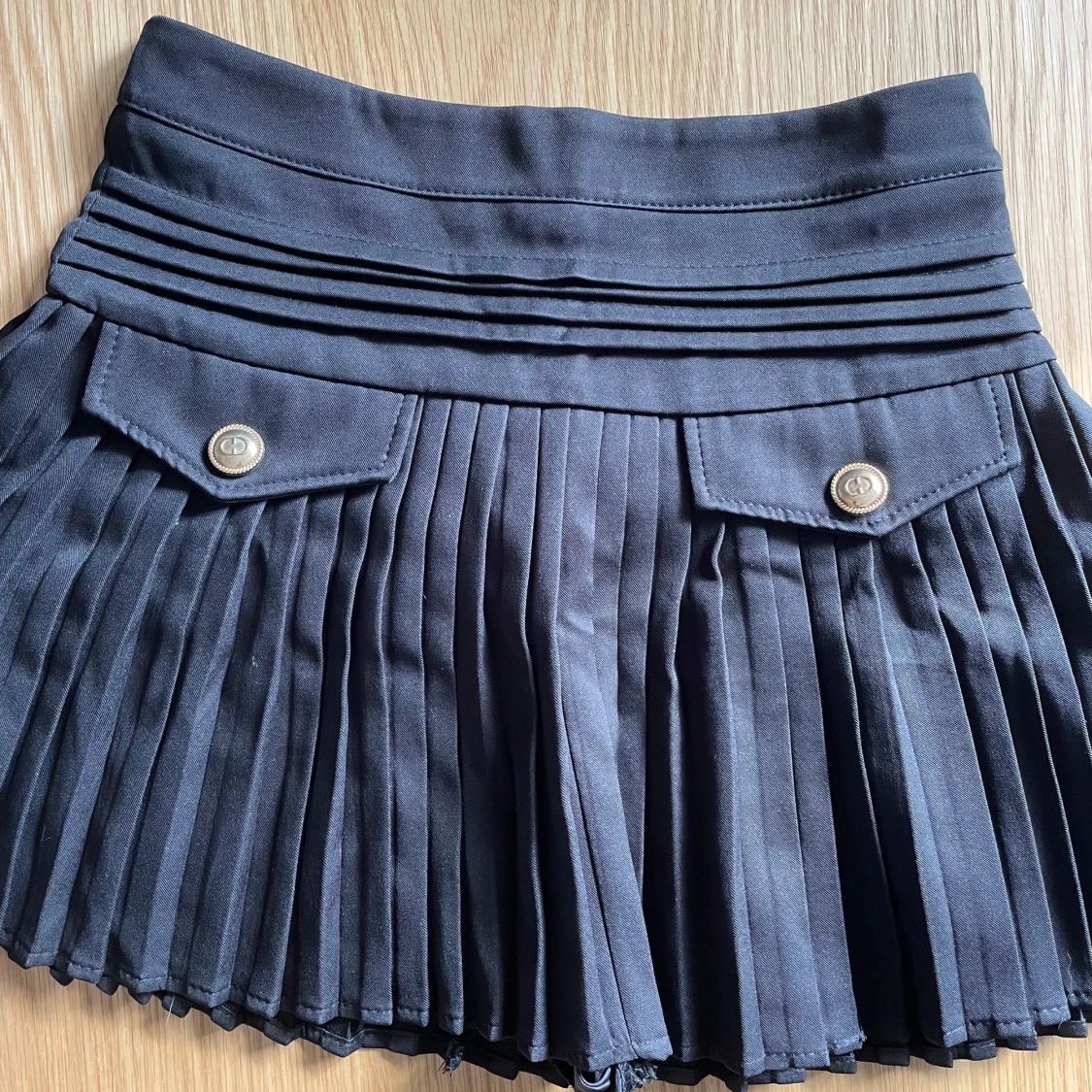 En svart minikjol - 90