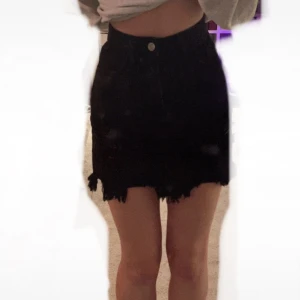 Ripped jeans kjol - Använt få tals ggr