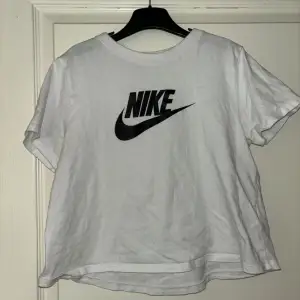 Nike T-shirt vit storlek 156/158 Bra skick 