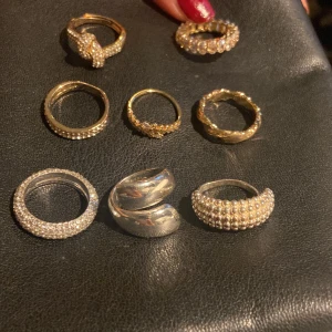 Ringar  - Varje ring 20 kr st eller 20 för alla, skriv vid intresse 🥰