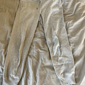 Mjukis byxor från Ralph Lauren - Går mjukis från Ralph Lauren. Storlek S. Kan absolut lösa fler bilder om det behövs 🫶