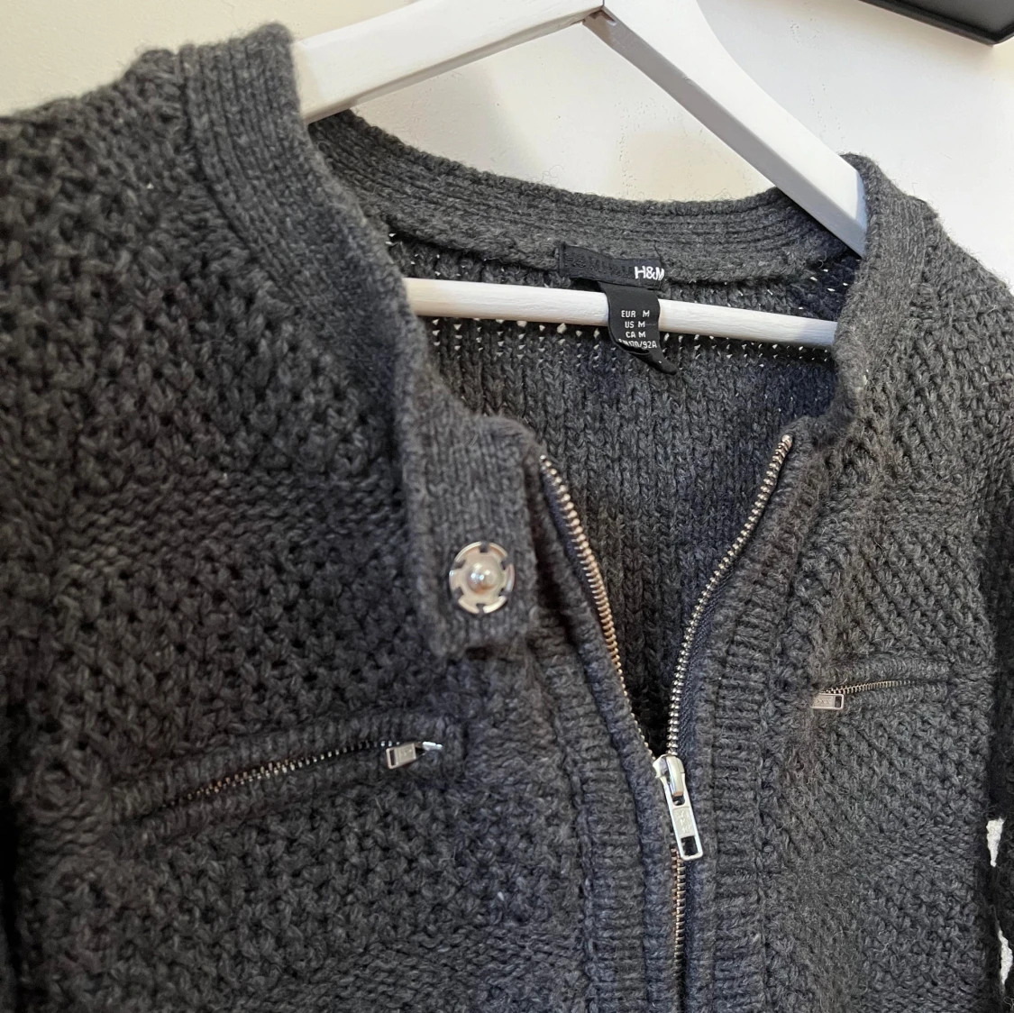 Mörkgrå stickad kofta från H&M - 93