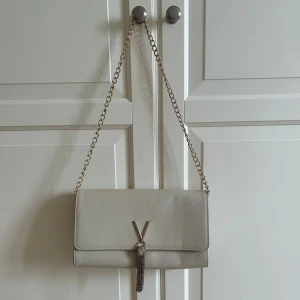 Valentino väska  - Väska från Valentino, använd 1 gång!