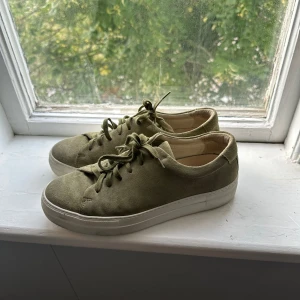 Garbo & Friends sneakers  - Superfint skick!   Nypris ca 2295 