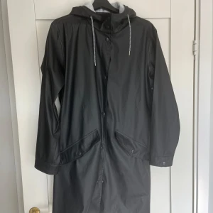 Galonjacka  - Svart galonjacka från bikbok, använd ett fåtal gånger. 