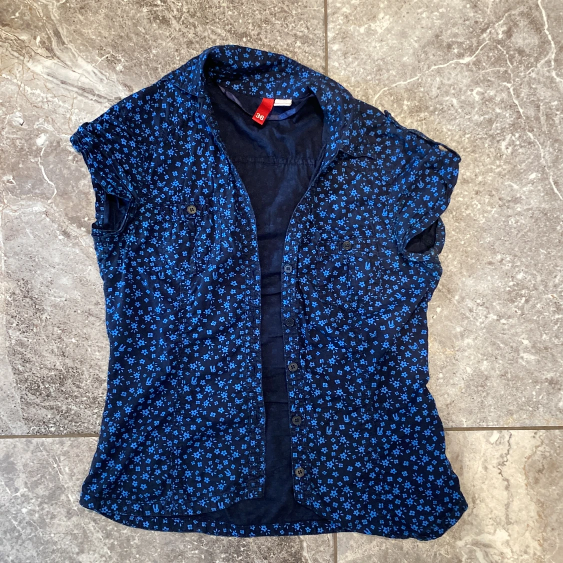 Blå blommig blus - 2