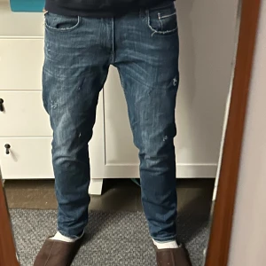 Replay jeans Grover - Tja! Säljer dessa feta replay jeans för endast 350kr de har ett stilrent utseende med lite slitningar även bekväma med hyperflex.