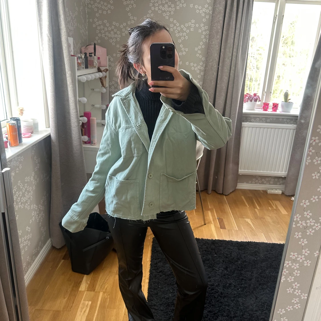 Ljusgrön jacka med fickor