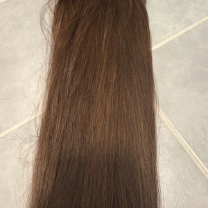 Äkta löshår  - 58 cm långt, 24 fästen. Tejp kommer ej med 