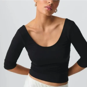 Soft touch scoop neck top - Helt ny topp, prislappen är kvar. Endast testad. Säljer pågrund av att den var för liten. 