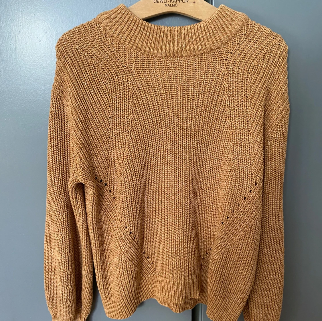 Brun glittrig tröja - 1