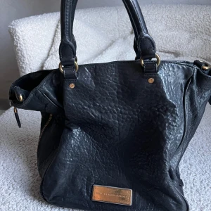 Marc Jacobs väska - Väl använd men fortfarande i bra skick.