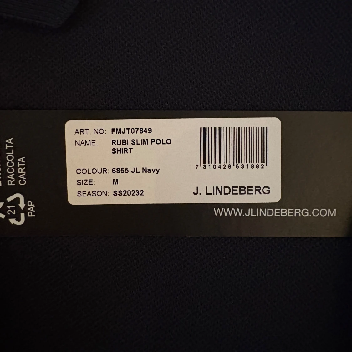 Helt ny! Mörkblå pikétröja från J. Lindeberg - 1