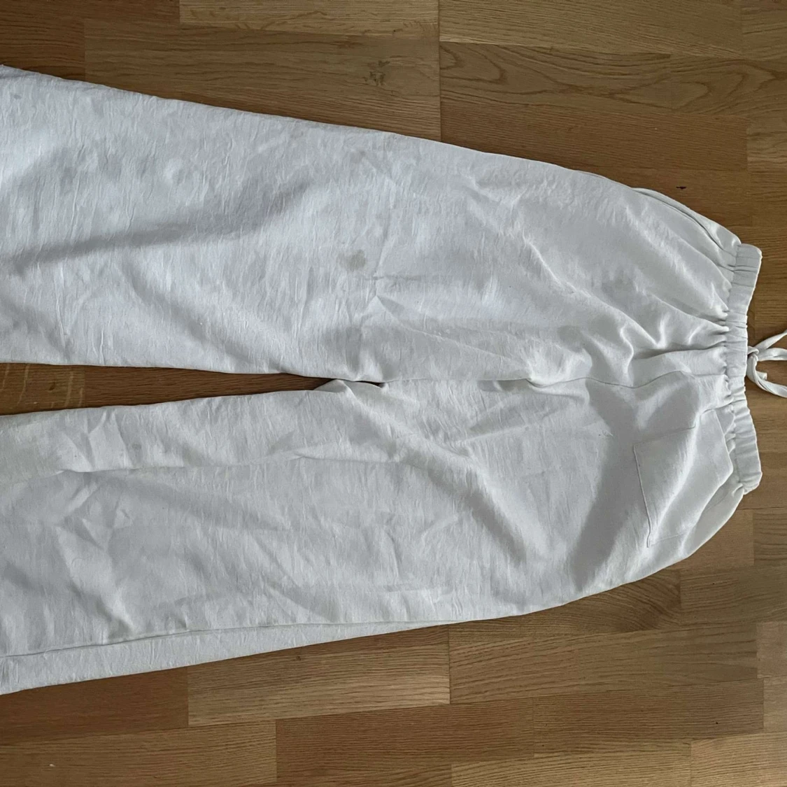 Vita linnesbyxor med snörning - 1